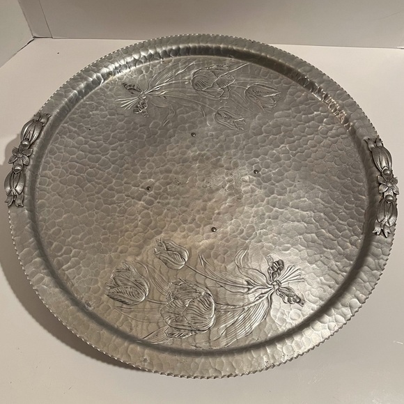 Vintage Hand Wrought Hammered Aluminum Lazy Susan w Tulip Design - Picture 11 of 11